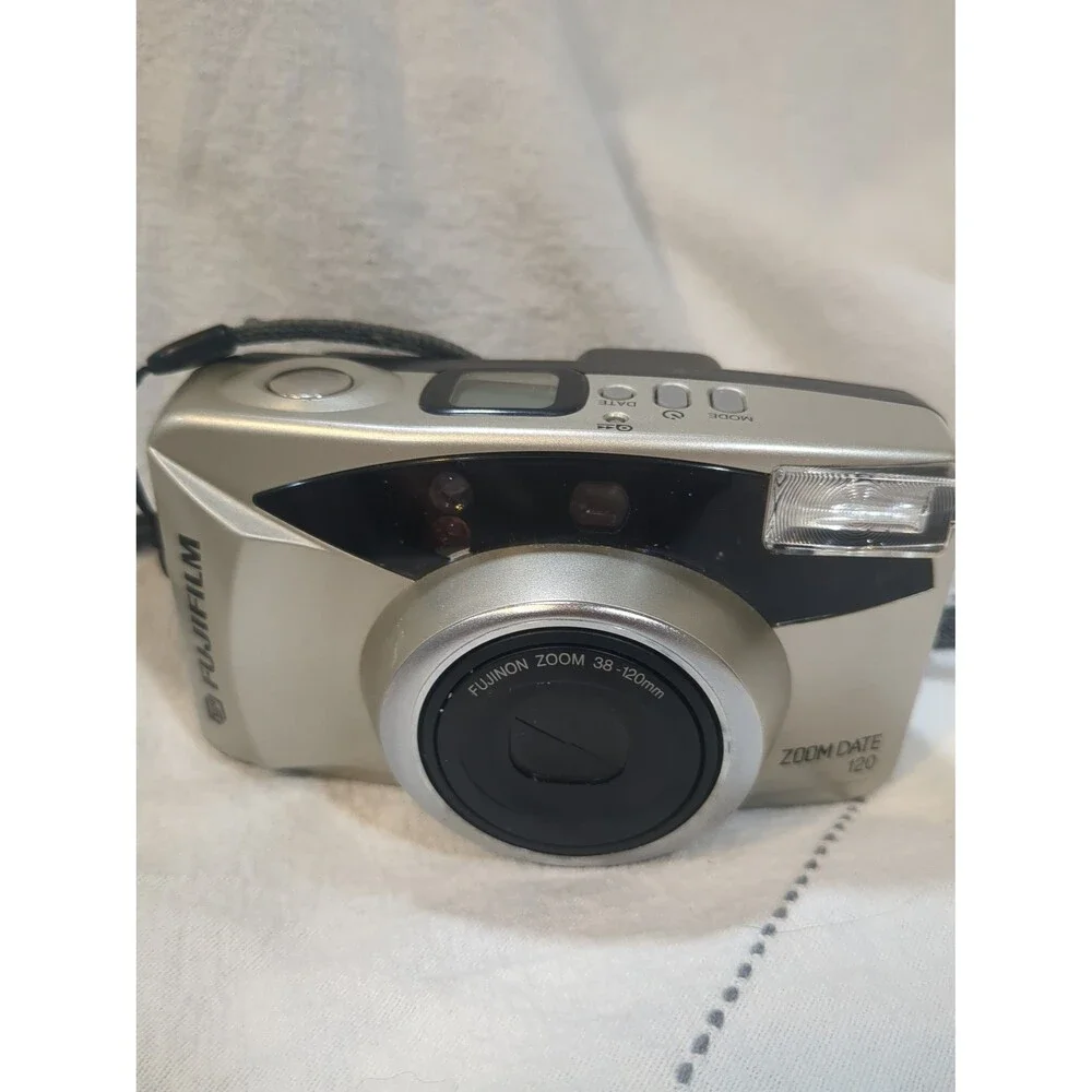 Vintage Fujifilm 120 camera 38 to 120 mm good condition not tested